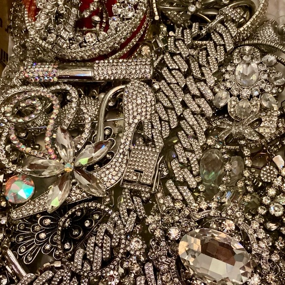 ⚜️4 LBs vintage modern retro Jewelry Lot~ Signed & Unsigned ⚜️ Reseller’s Dream - Picture 3 of 8